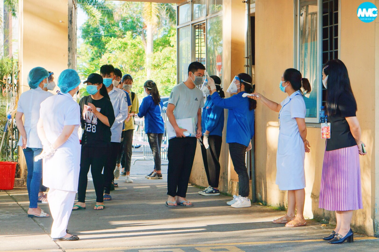 Ngày thi đầu tiên kỳ thi tuyển sinh vào lớp 10 năm 2021 - 2022 tại trường THPT chuyên Nguyễn Trãi.
